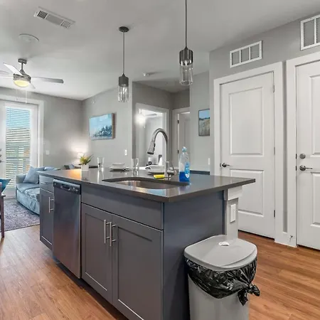 Alluring 1Bd 1Ba With Beautiful Pool In Fort Worth